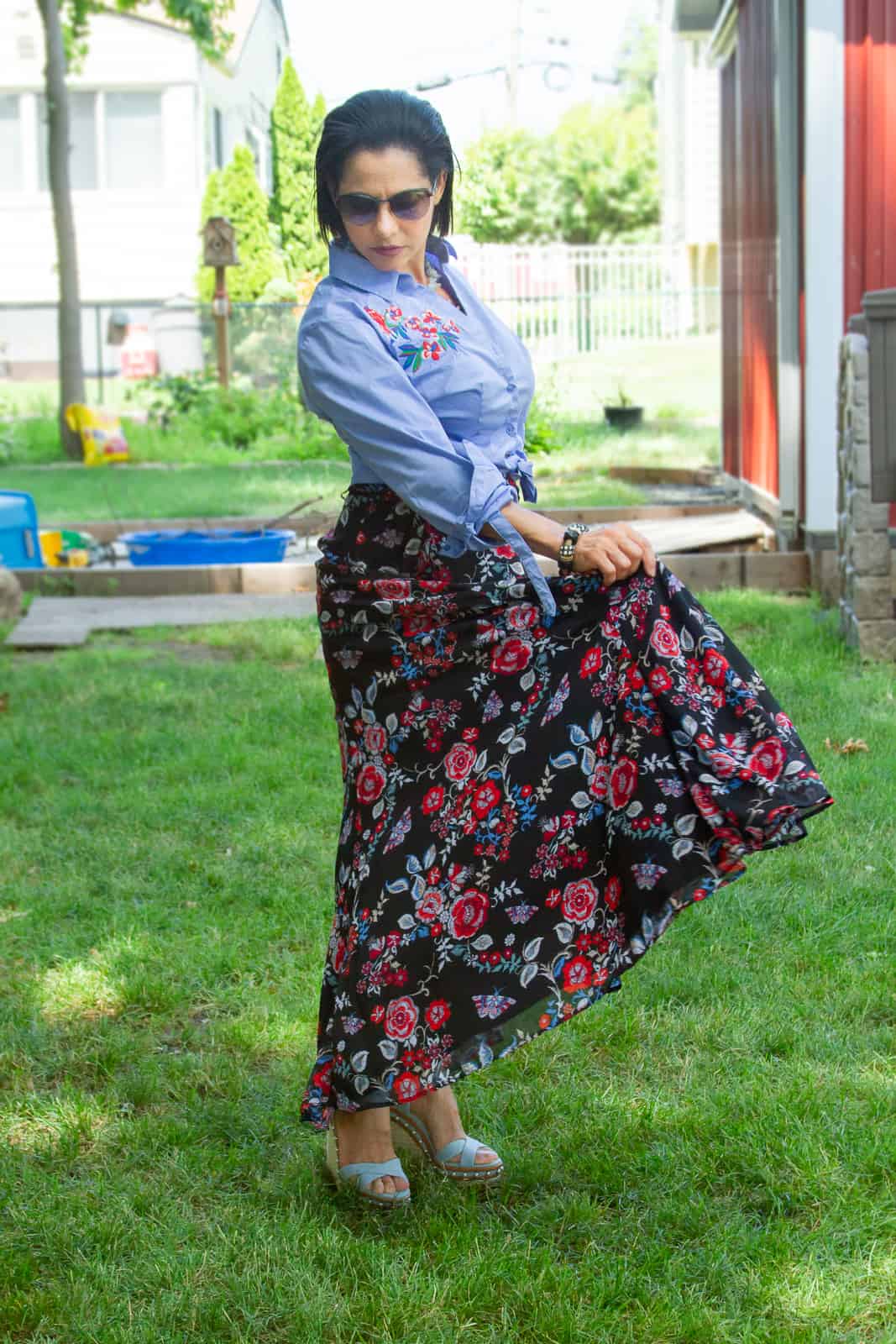 No momento você está vendo The Versatility of a Floral Maxi Skirt