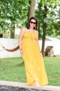 Read more about the article How to Style Natural Jewelry With a Yellow Maxi Dress